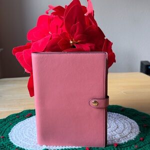 🌺 COACH TAFFY NOTEBOOK NWT 🌺